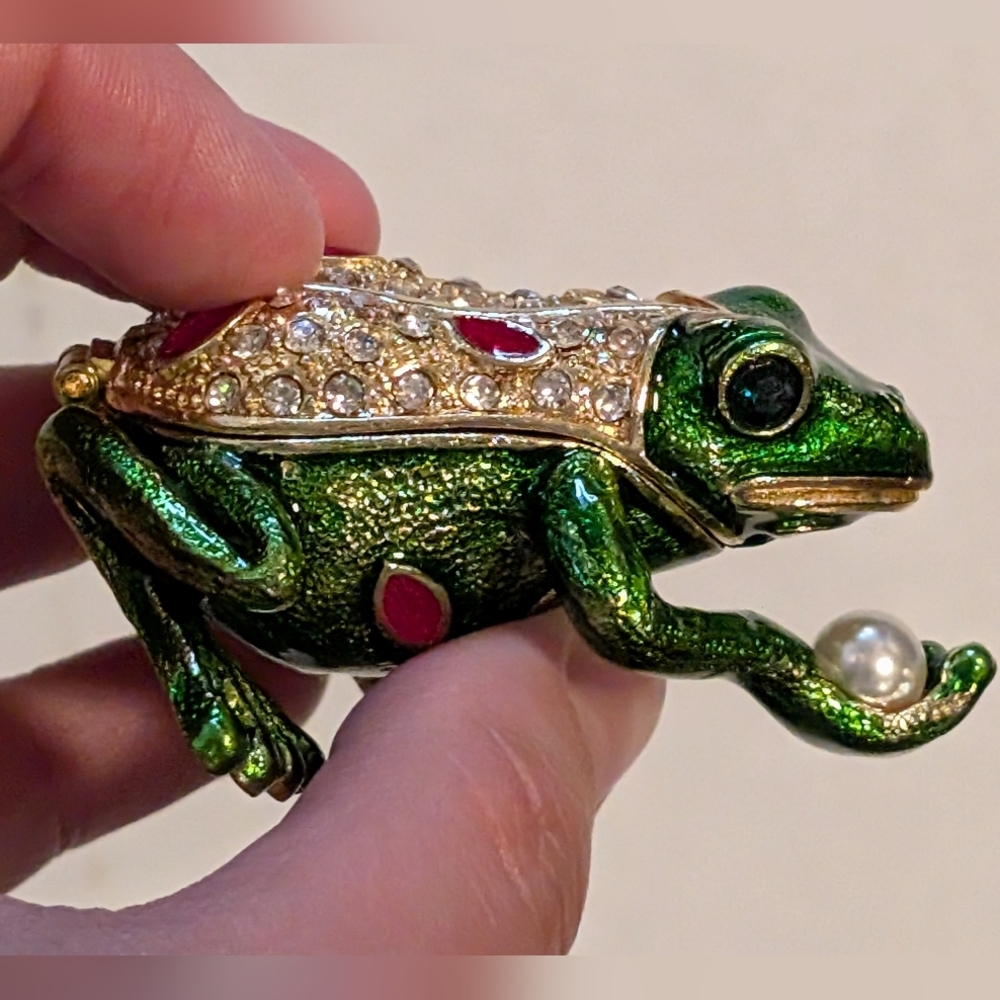 NWT Green Frog Trinket/Jewelry Case with Pearl and Crystals